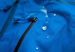 GoGoNano EcoProtect Imprägnierspray für Leder und Textil, 250 ml, Wassertropfen perlen auf dem behandelten Stoff ab