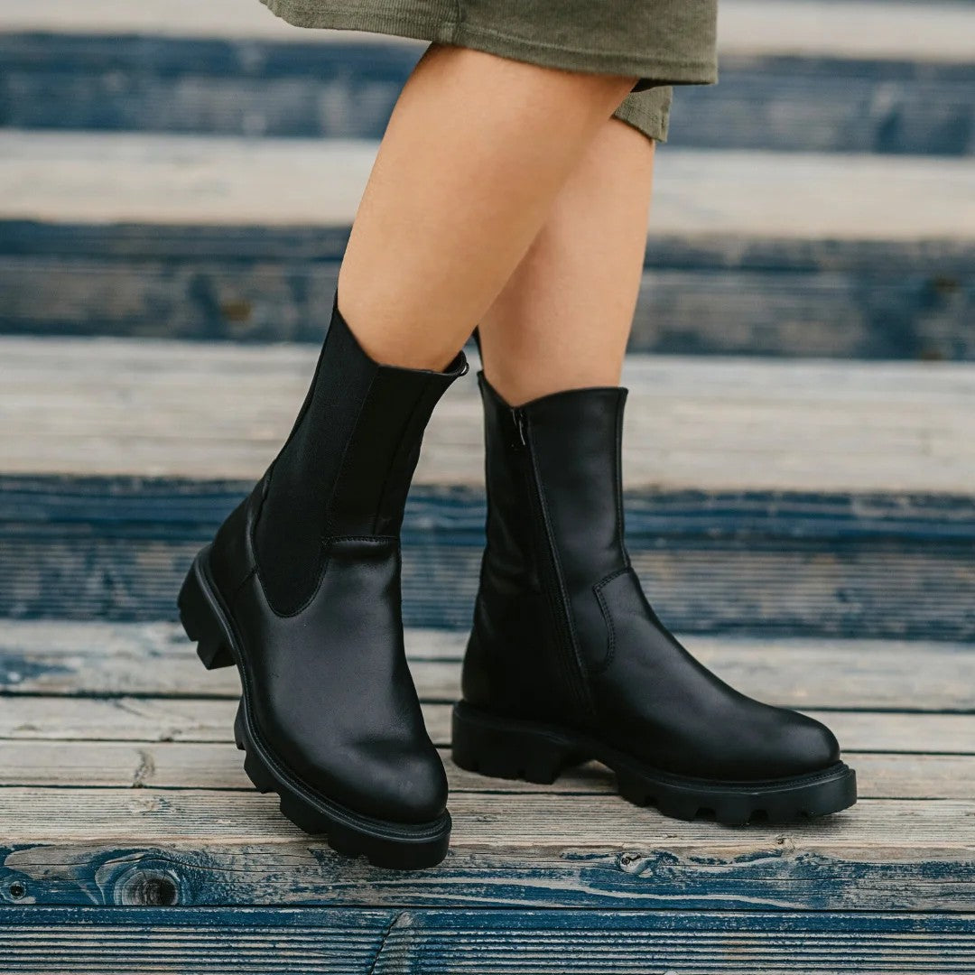Kira Sustainable Chelsea Rebel Vegane Chelsea Boots in Schwarz – Ansicht 1