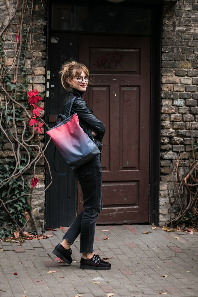 Muni Velvet Rucksack aus Samtstoff in Salmon mit wasserdichtem Polyesterboden