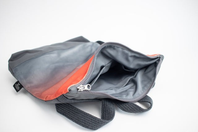 Muni Velvet Rucksack aus Samtstoff in Salmon mit wasserdichtem Polyesterboden