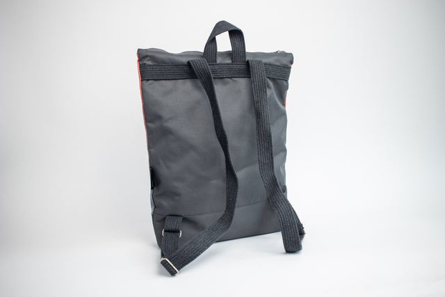 Muni Velvet Rucksack aus Samtstoff in Salmon mit wasserdichtem Polyesterboden