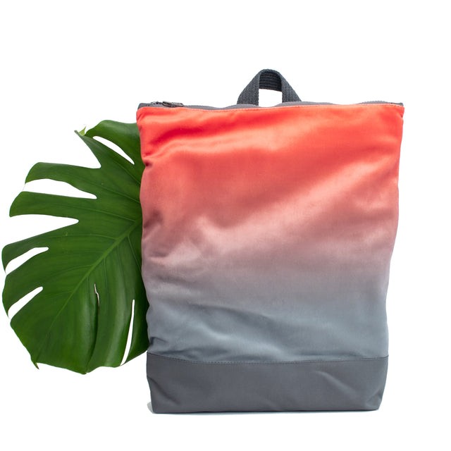 Muni Velvet Rucksack aus Samtstoff in Salmon mit wasserdichtem Polyesterboden