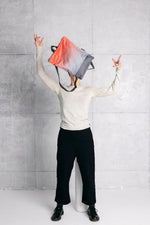 Muni Velvet Rucksack aus Samtstoff in Salmon mit wasserdichtem Polyesterboden