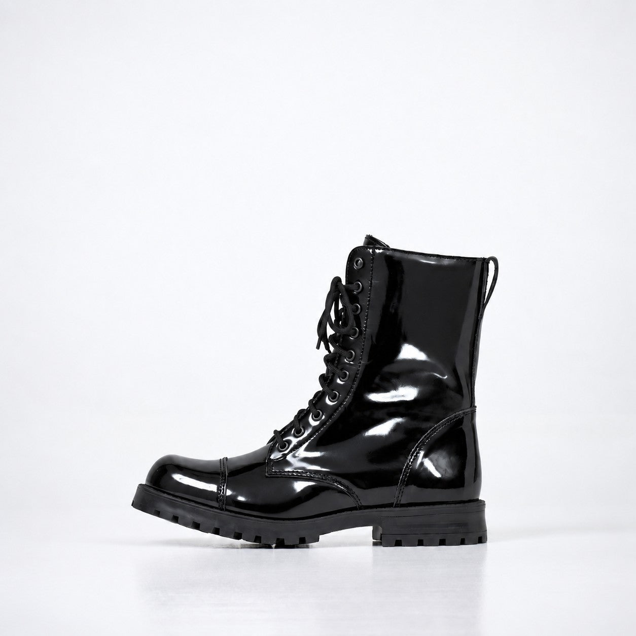 Samelin Max's Back Room Boots in Schwarz aus glänzendem, wasserabweisendem Lack-Naturleder mit Reißverschluss