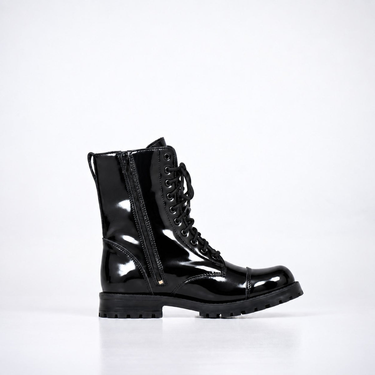 Samelin Max's Back Room Boots in Schwarz aus glänzendem, wasserabweisendem Lack-Naturleder mit Reißverschluss