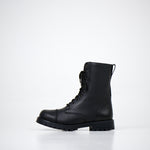 Samelin Alphabet City Winterstiefel in Schwarz mit Reißverschluss, ein einzelner Stiefel auf hellem Hintergrund