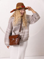 Toks Visoks Edie Clutch aus Premium-Naturleder in Ginger mit abnehmbarem Riemen