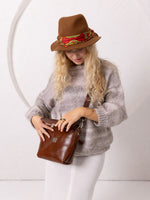 Toks Visoks Edie Clutch aus Premium-Naturleder in Ginger mit abnehmbarem Riemen