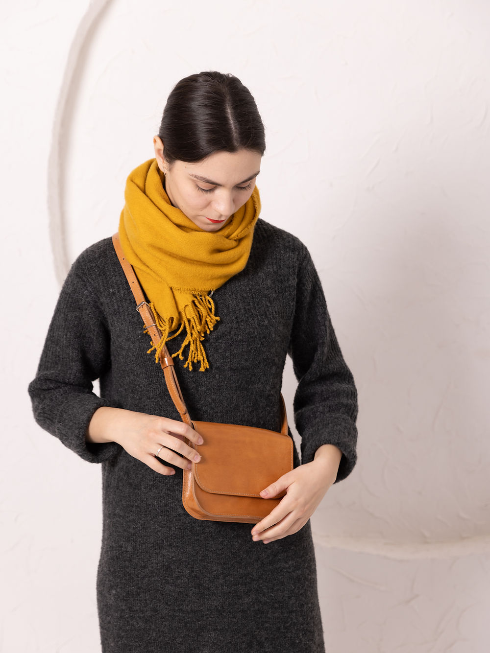Toks Visoks Nico Clutch aus Premium-Naturleder in Caramel mit Magnetverschluss